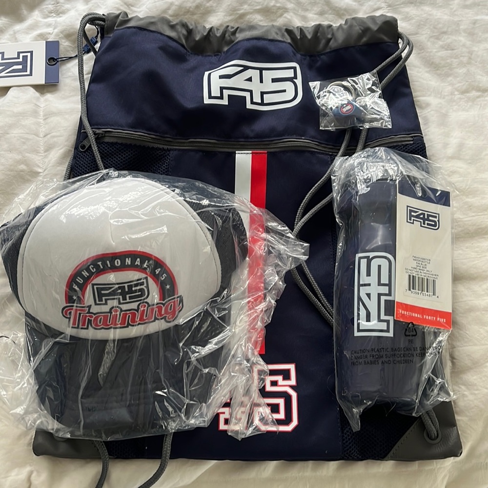 F45 Gym Sac Kit! Comes with hat, water bottle, keychain & gym bag NWTS!